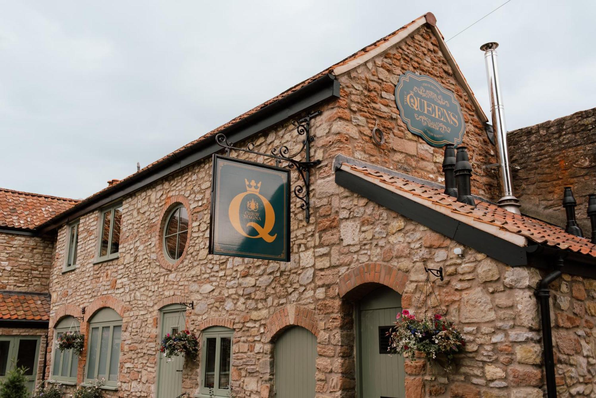 The Queens Chew Magna Quarto foto